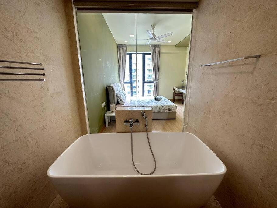Jazz 2r3b Wt Netflix Bathtub N Massage Chair Apartment
